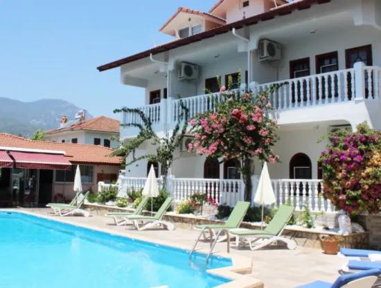 1 Double 1 Tek Yataklı Oda